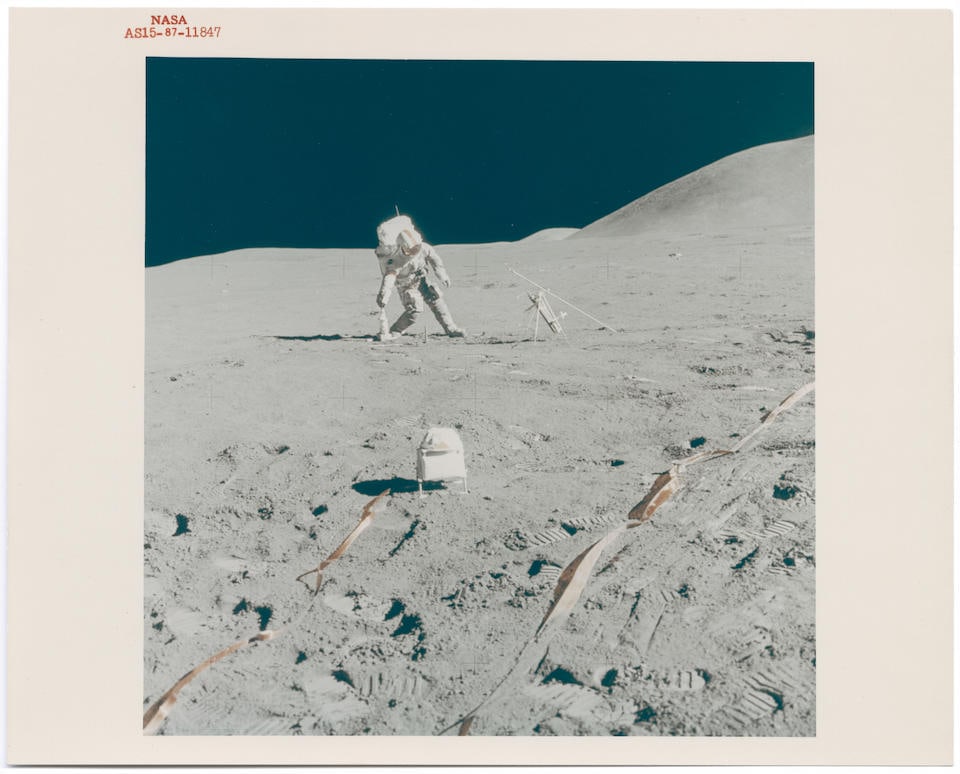[Apollo 15] DAVID SCOTT LEANING IN ONE-SIXTH GRAVITY, SETTING UP EXPERIMENTS AT HADLEY James Irw...: [Apollo 15] DAVID SCOTT LEANING IN ONE-SIXTH GRAVITY, SETTING UP EXPERIMENTS AT HADLEY James Irwin, 26 July - 7 August 1971, EVA 2 Printed 1971. Vintage chromogenic print on fibre-based Kodak paper [N