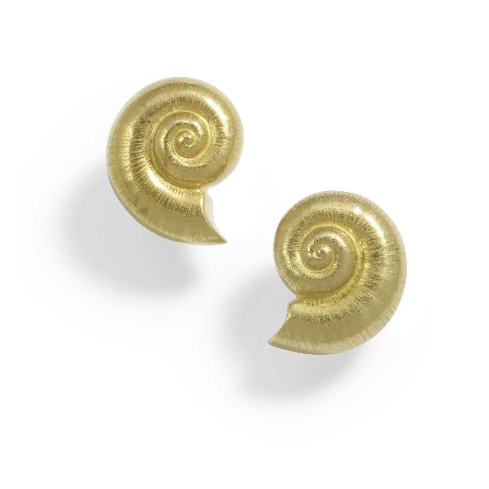 FOCHTMANN: A PAIR OF 18K GOLD EARCLIPS (1 of 1)