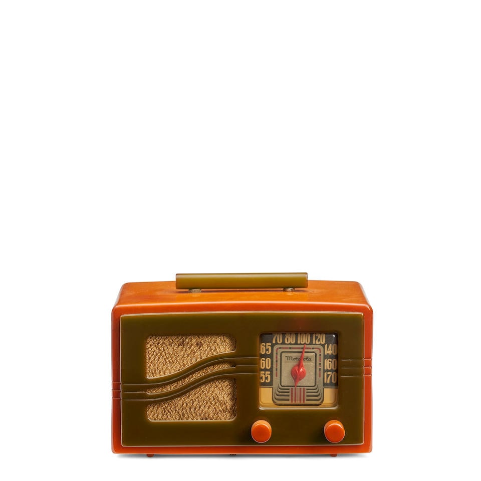 MOTOROLA 'MODEL 51X15 S-GRILL' RADIO Chicago, Illinois, Garvin Manufacturing Corp., 1941, catali... (1 of 2)