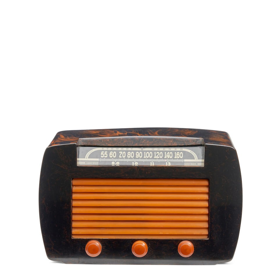 STEWART WARNER CORP. 'MODEL 62T36' RADIO Chicago, Illinois, c. 1945, catalin, AM and short-wave ... (1 of 2)