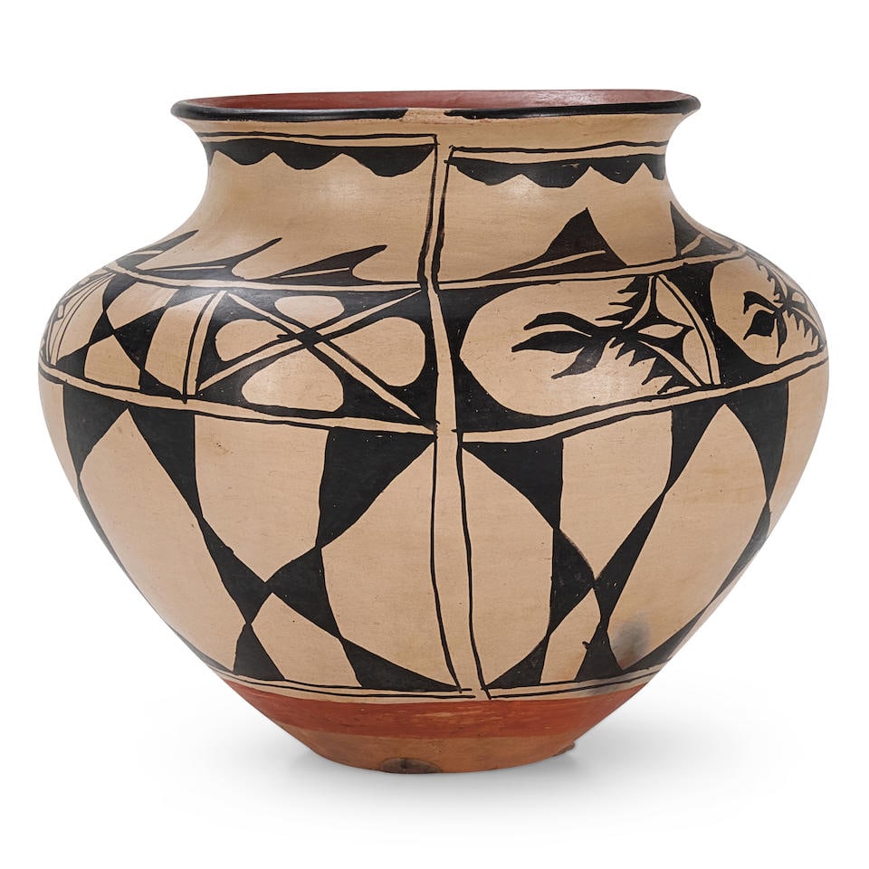 A Kewa (Santo Domingo) olla (1 of 2)