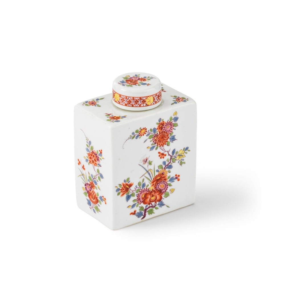 Boîte à thé couverte en porcelaine de Meissen, vers 1735A Meissen rectangular tea... (1 of 1)
