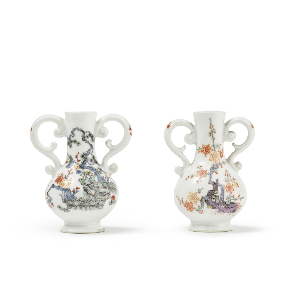 Deux vases miniatures à deux anses en porcelaine de Meissen, vers 1740-50 Two Meissen minia... (1 of 1)