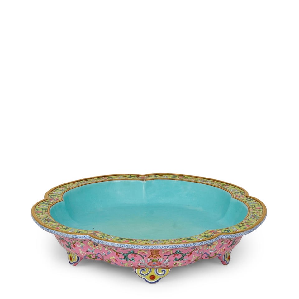 A PINK-GROUND FAMILLE-ROSE OCTAGONAL 'LOTUS' STAND 18th/19th century