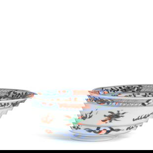 A CHINESE IMARI-PALETTE FOOTED BOWL Late 17th/early 18th century: A CHINESE IMARI-PALETTE FOOTED BOWL Late 17th/early 18th century 4 7/8in (12.5cm) diam Footnotes: 十七世紀末/十八世紀初