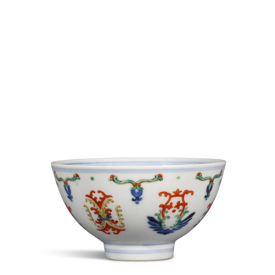 A SMALL DOUCAI 'HONEYSUCKLE' BOWL Daoguang seal mark and of the period (fitted box)