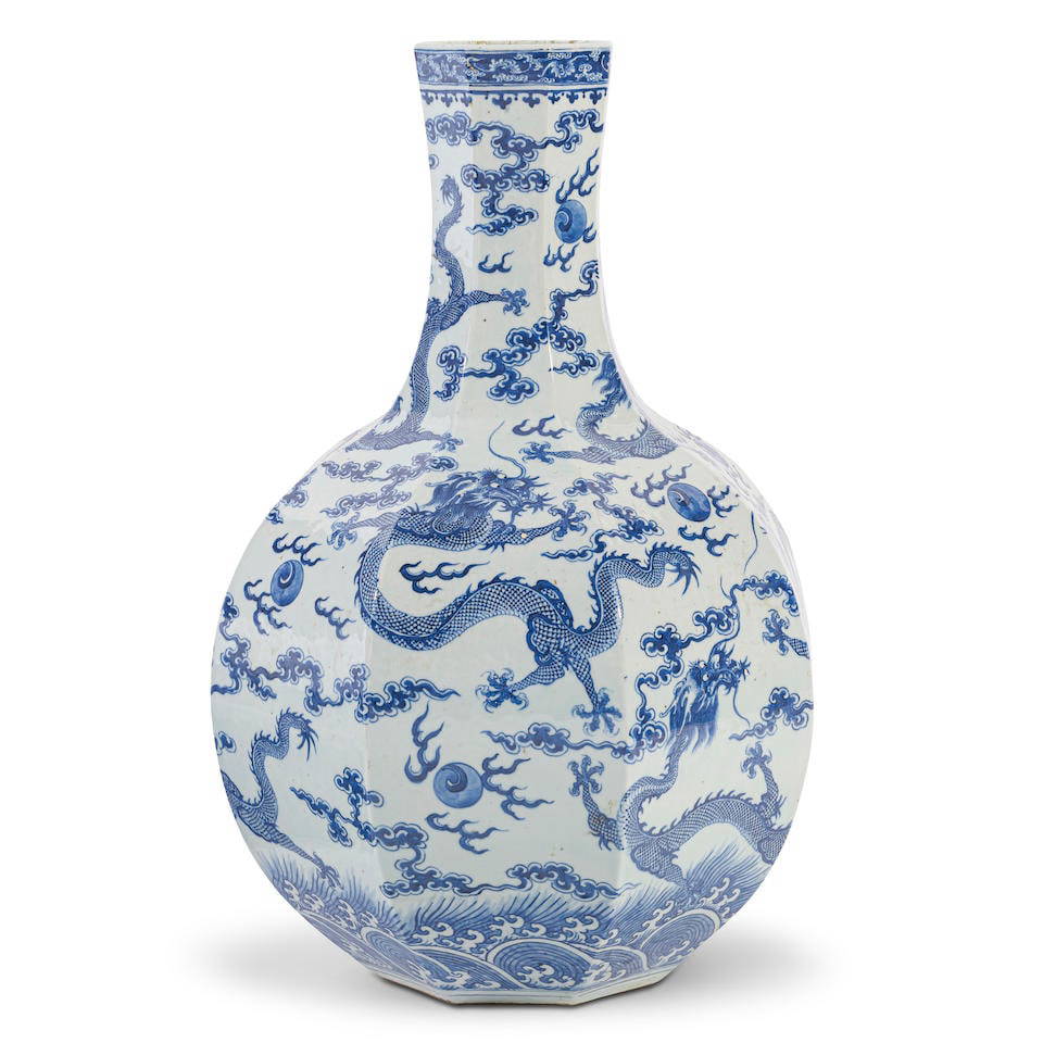 A BLUE AND WHITE OCTAGONAL 'DRAGON' VASE Qianlong seal mark, late Qing dynasty