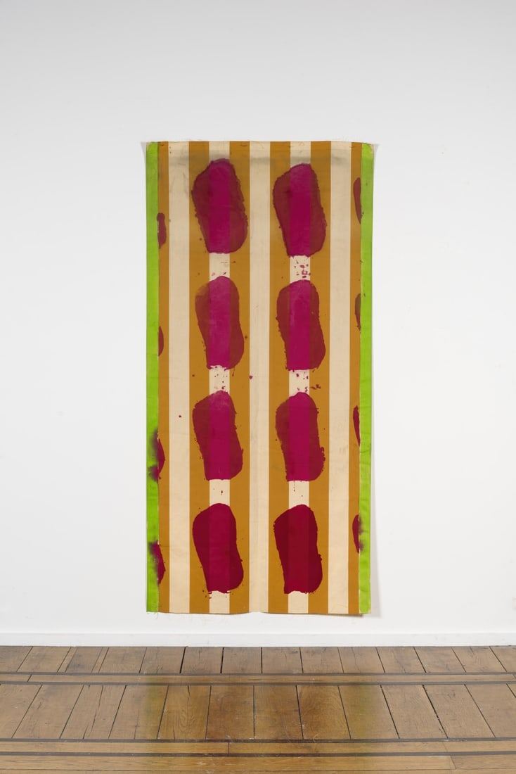 CLAUDE VIALLAT (born 1936) Sans titre (325/2013): CLAUDE VIALLAT (born 1936) Sans titre (325/2013) 2013 Acrylique sur bâche rayée Acryl op gestreept canvas Acrylic on striped tarpaulin 197 x 95 cm Footnotes: Pro