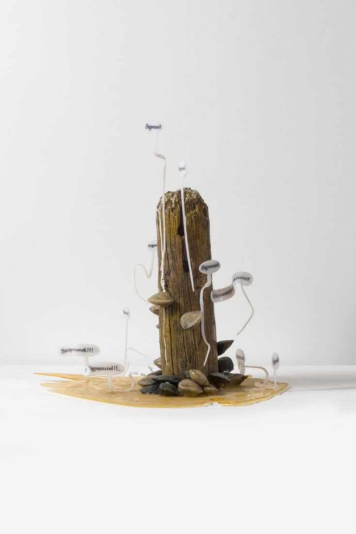 GILLES BARBIER (born 1965) Pier 1: GILLES BARBIER (born 1965) Pier 1 2007 Résine et methacrylate Resin and methacrylate Hars en methacrylate 62 x 63 x 56 cm Footnotes: Provenance / Herkomst Ga