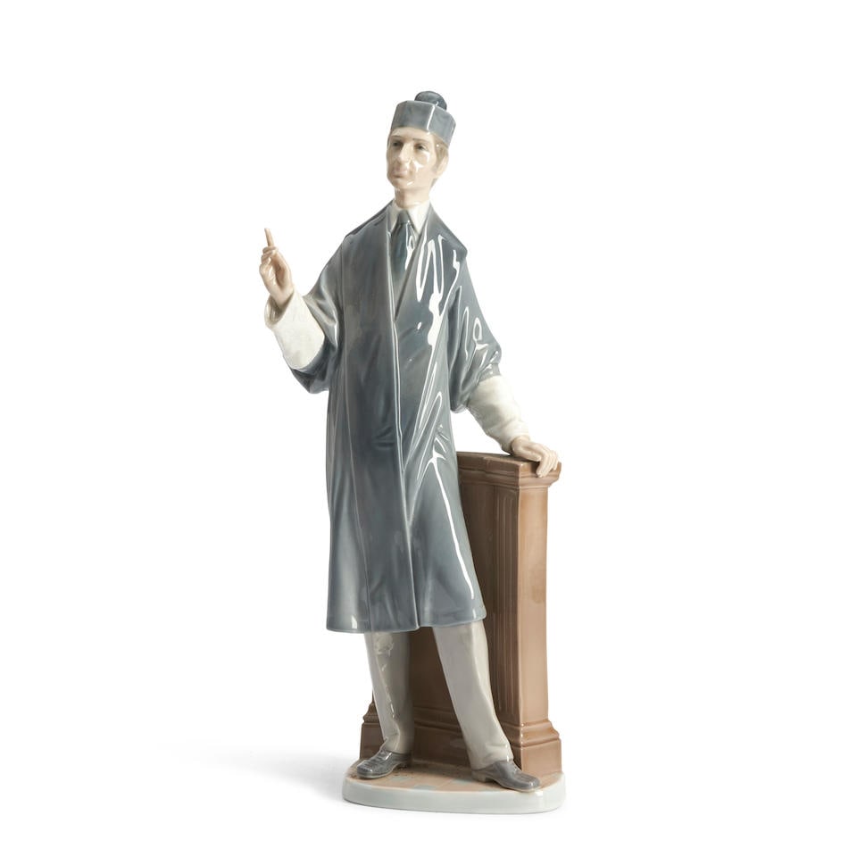 LLADRO PORCELAIN FIGURE OF A BARRISTER: LLADRO PORCELAIN FIGURE OF A BARRISTER with blue stamped factory mark over Made in Spain, ht. 15 5/8, wd. 6, dp. 5 in. Footnotes: OVERALL CONDITION: Very good to good, with surface grime. This conditi