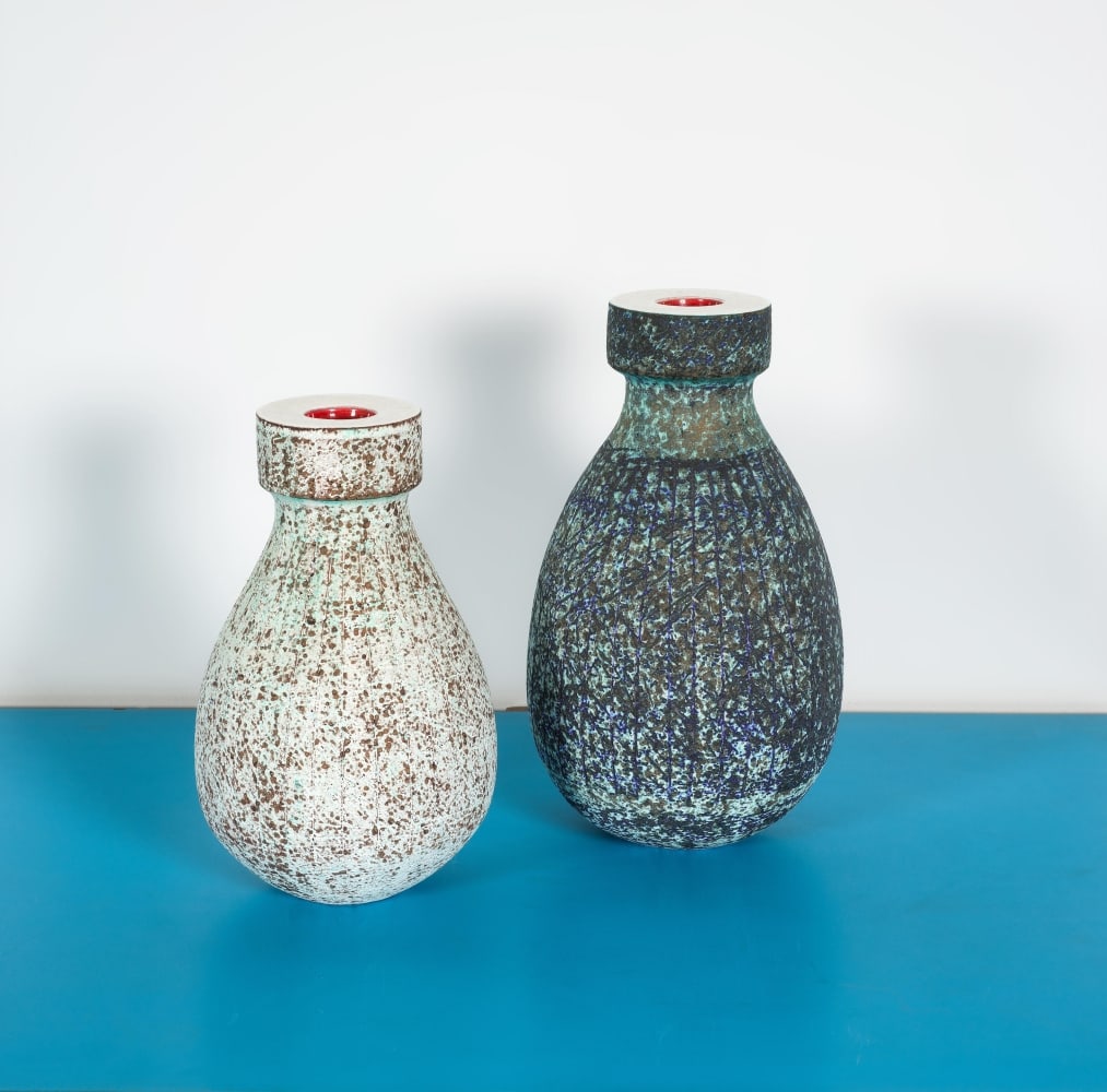 KRISTIN MCKIRDY (1958) Deux sculptures: KRISTIN MCKIRDY (1958) Deux sculptures 2011 ; circa 2011 Monogrammées 'KM' et l'une datée '11' Terre chamottée émaillée La plus grande : 29 cm. (11.3/8 in.); D: 17 cm. (6.3/4