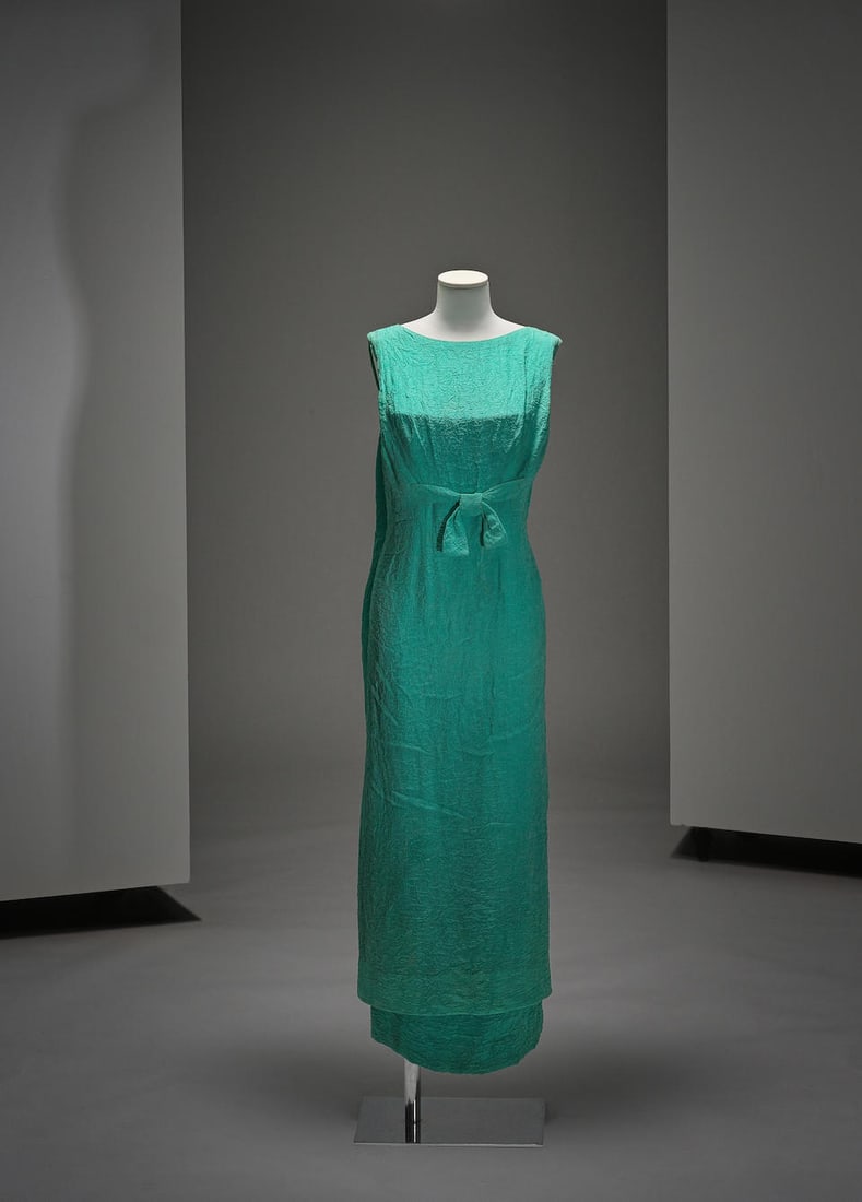 Pierre Balmain, collection Haute Couture, circa 1960. Robe du soir en soie cloqué aigue mar... (1 of 2)