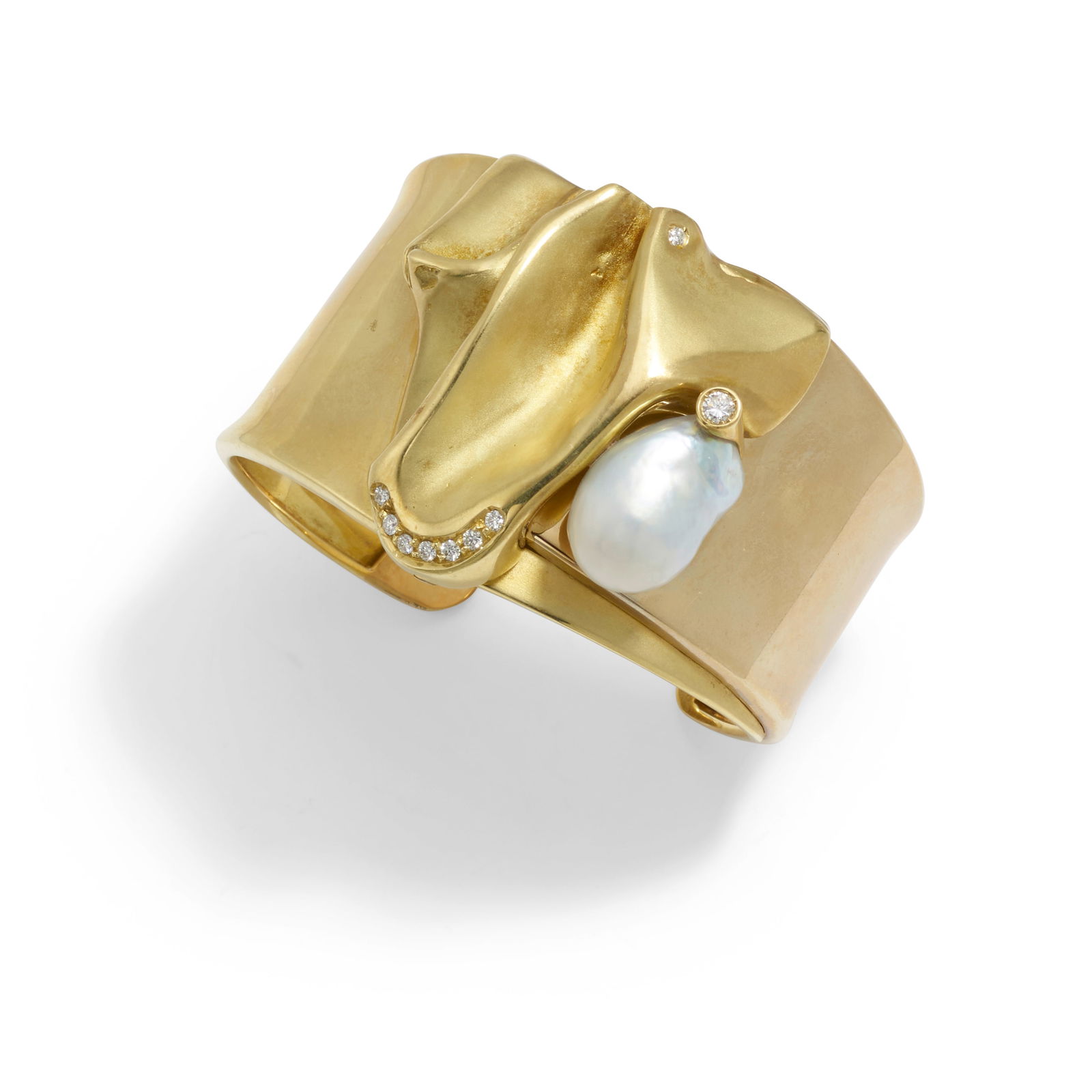 MISANI: AN 18K GOLD, CULTURED PEARL AND DIAMOND BRACELET (1 of 3)