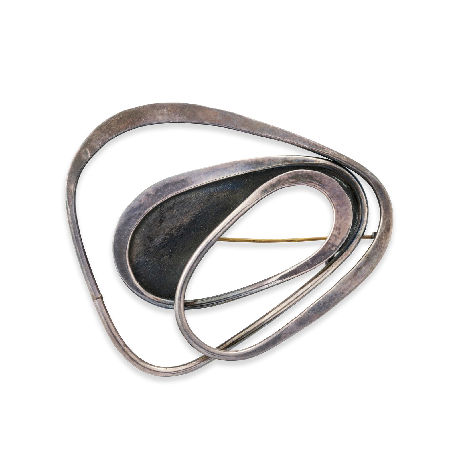 ART SMITH: A LARGE SILVER BROOCH (1 of 4)