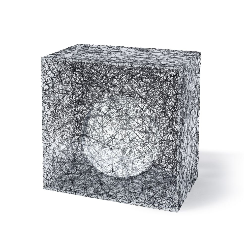 CHIHARU SHIOTA (N. 1972) State of Being (Mirror) 2015: CHIHARU SHIOTA (N. 1972) State of Being (Mirror) 2015 signé boîte en Plexiglas, miroir et fil noir signed Perspex box, mirror and black thread 50 x 50 x 31 cm. 19 3/4 x 19 3/4 x 12