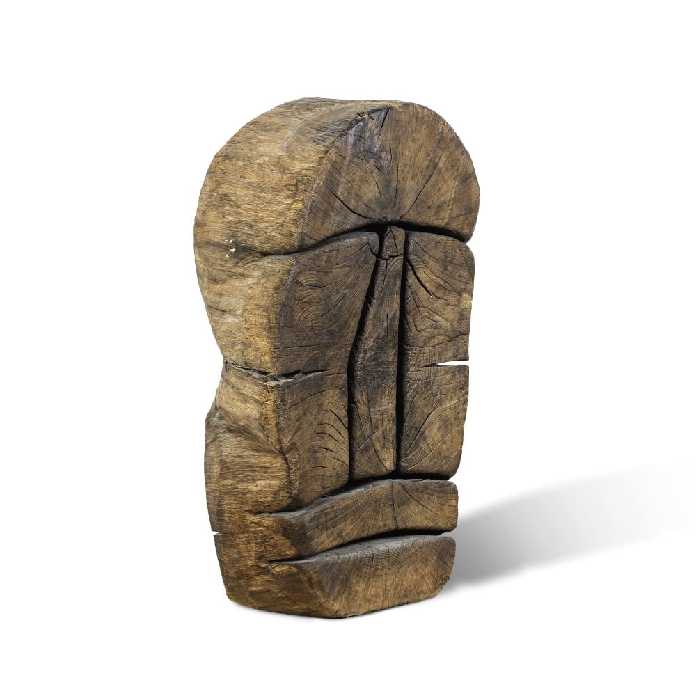 WANG KEPING (N. 1949) Tête1992: WANG KEPING (N. 1949) Tête 1992 monogrammé bois de chêne signed with the artist's monogram oak wood 95 x 52 x 40 cm. 37 3/8 x 20 1/2 x 15 3/4 in. Cette œuvre est u