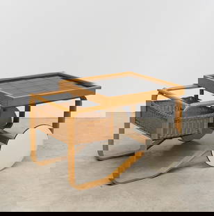 ALVAR AALTO (1898-1976) Desserte roulante 900: ALVAR AALTO (1898-1976) Desserte roulante 900 Création en 1937 Édition Artek, circa 1975 Bouleau, céramique émaillée, cannage, bois peint et caoutchouc H: 59 cm. (23.1/4 in.);