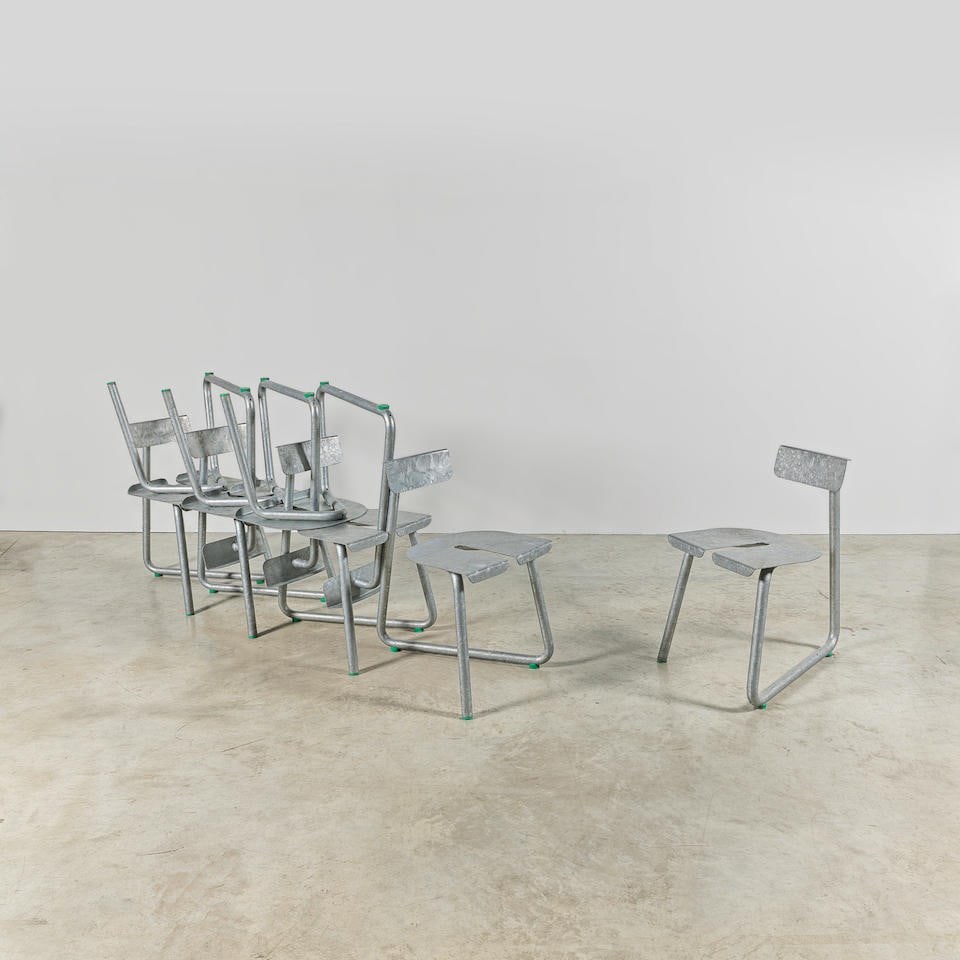THOMAS SERRUYS (1986) Ensemble de huit chaises SPC: THOMAS SERRUYS (1986) Ensemble de huit chaises SPC 2022 Réalisation Atelier Serruys Signé, titré et daté 'SERRUYS SPC '22' Acier galvanisé et Ertalon Chacune: H: 73,7 cm. (29