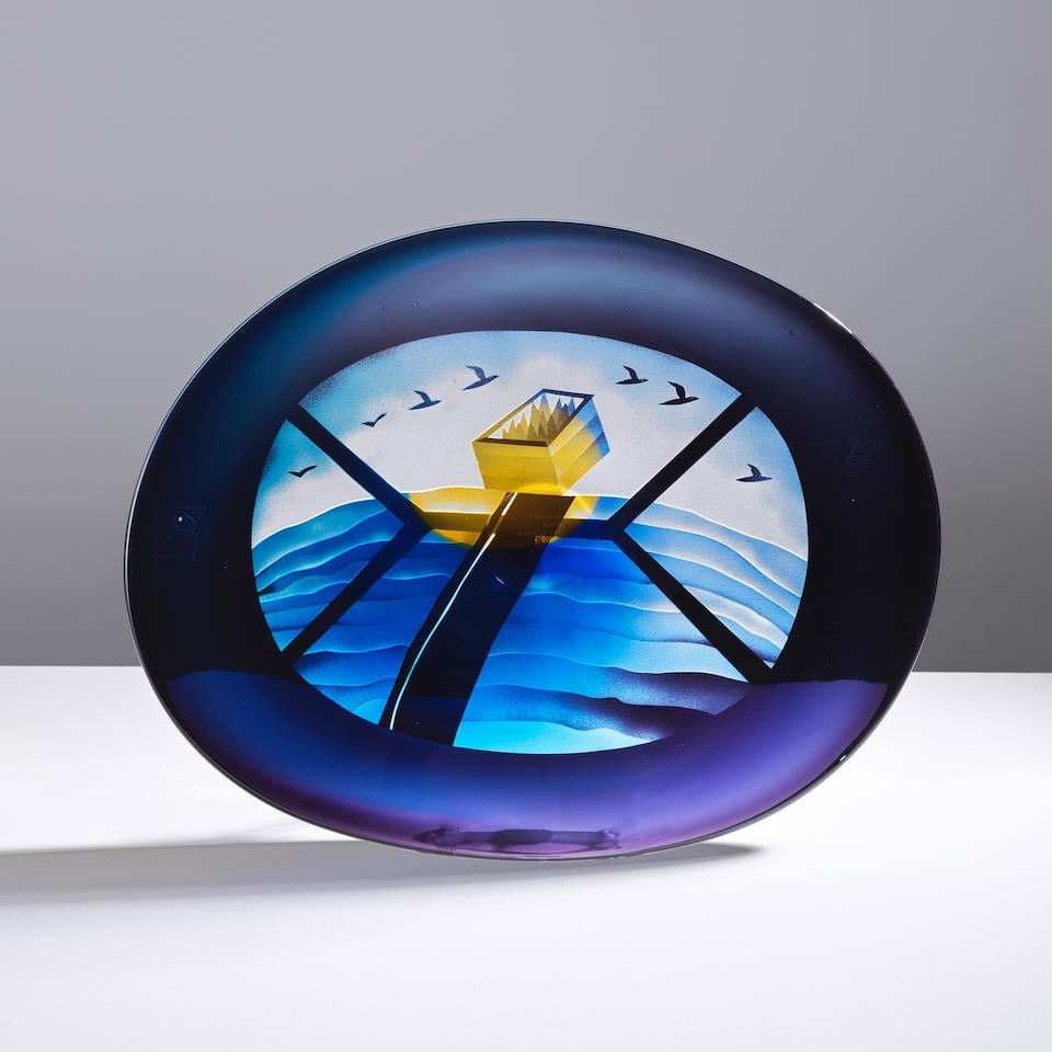 BERTIL VALLIEN (1938) Plat: BERTIL VALLIEN (1938) Plat Pièce unique Circa 1987 Réalisation Kosta Boda Signé 'B. Vallien' et incisé 'Kosta Boda / Unik / 305850180 / B. Vallien' et avec la marque de l'artiste V