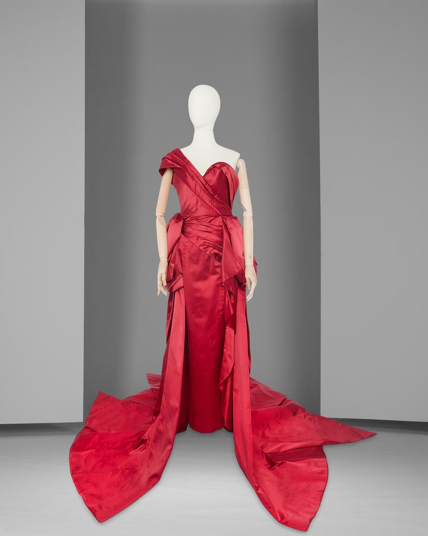 Ralph & Russo Haute Couture: a Red Silk Duchess Gown Autumn/Winter 2014, Runway Look 24 (1 of 3)