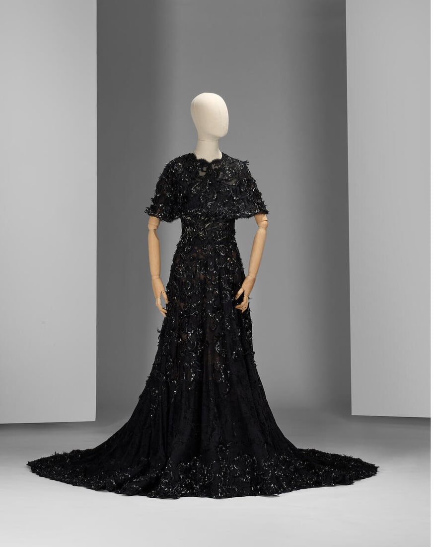 Ralph & Russo Haute Couture: a Black Lace Gown Autumn/Winter 2015, Runway Look 26 (1 of 3)