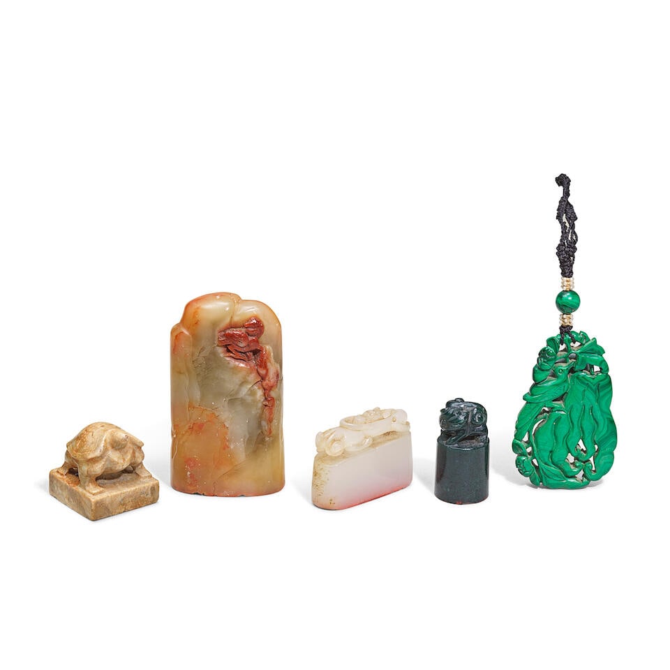 A GROUP OF JADE SEALS AND A MALACHITE PENDANT 19th/20th century (5): A GROUP OF JADE SEALS AND A MALACHITE PENDANT 19th/20th century Comprising: a spinach jade 'mythical beast' seal; a white jade chilong seal; a cream and russet jade 'turtle' seal; a pale green and rus