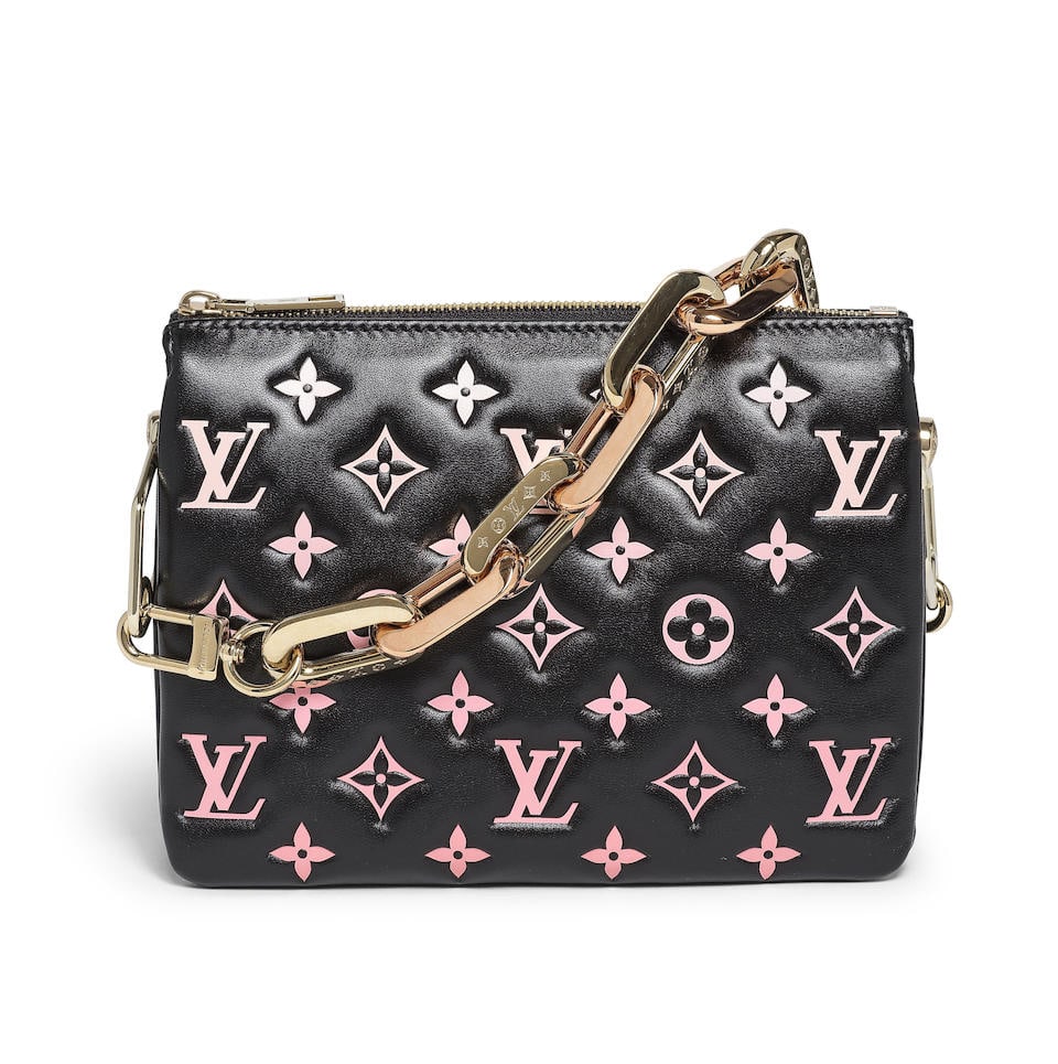 Louis Vuitton, collection LV Ski 2024. Sac Coussin BB en cuir agneau rembourré noir Monogra... (1 of 4)
