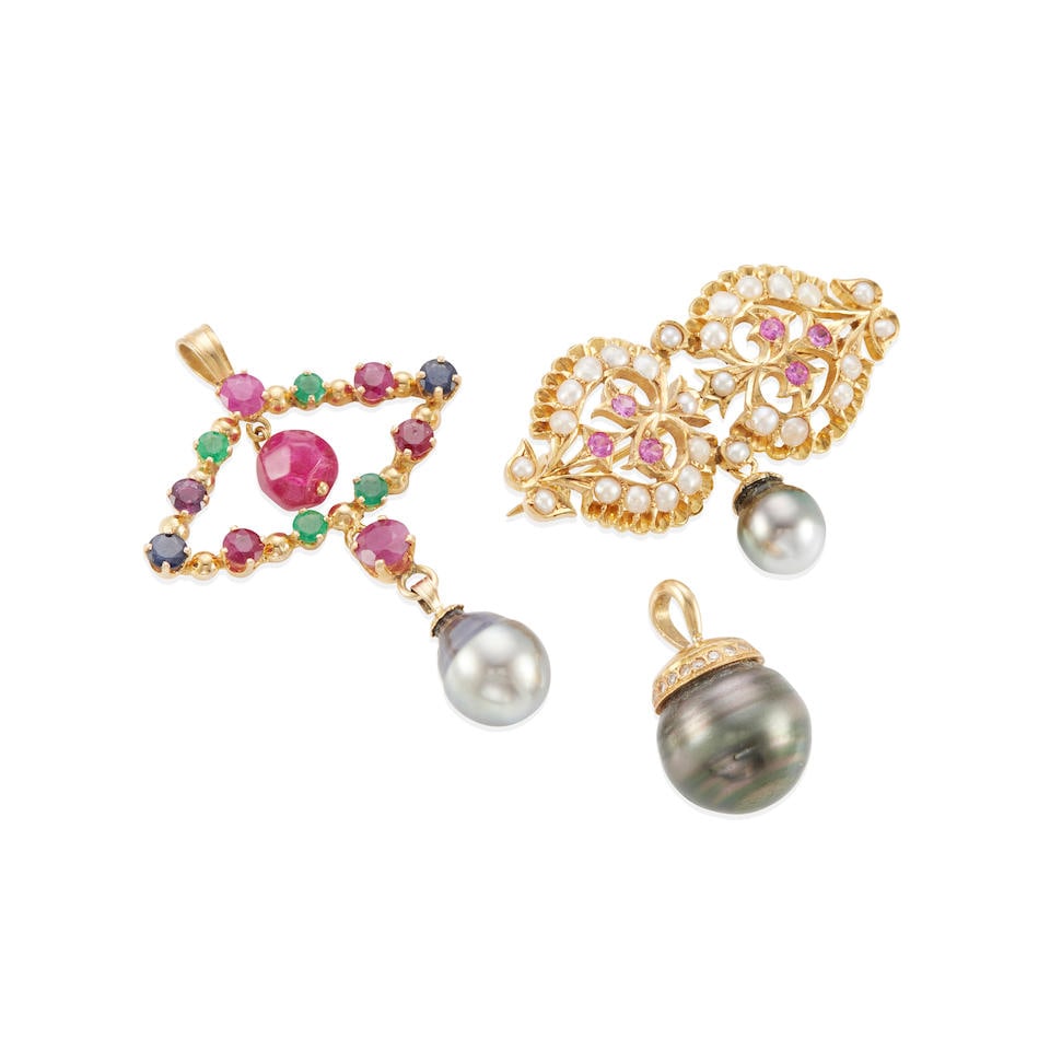 A GROUP OF GOLD, GEM-SET, CULTURED PEARL AND DIAMOND JEWELRY: A GROUP OF GOLD, GEM-SET, CULTURED PEARL AND DIAMOND JEWELRY • 9k - 11k yellow gold • Numerous round rubies (evidence of treatment) • 4 round emeralds • 2 round sapphires ̶