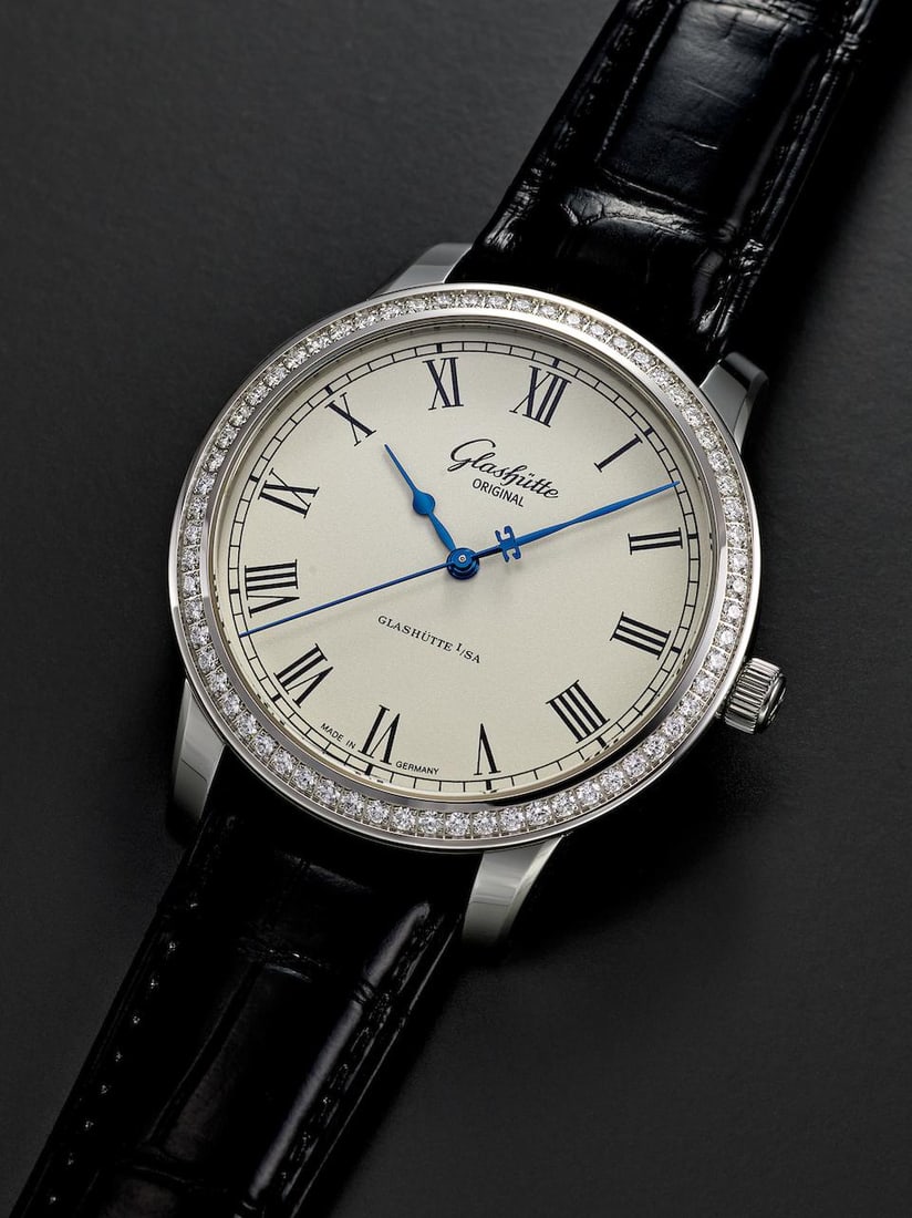 GLASHÜTTE ORIGINAL | SENATOR, REF.1-39-59-01-12-04, A NEW OLD STOCK STAINLESS STEEL AND DIA...: GLASHÜTTE ORIGINAL | SENATOR, REF.1-39-59-01-12-04, A NEW OLD STOCK STAINLESS STEEL AND DIAMOND-SET WRISTWATCH, CIRCA 2010 Case No: 6908 Calibre: 39, automatic, signed Dial: Silvered, signed Case