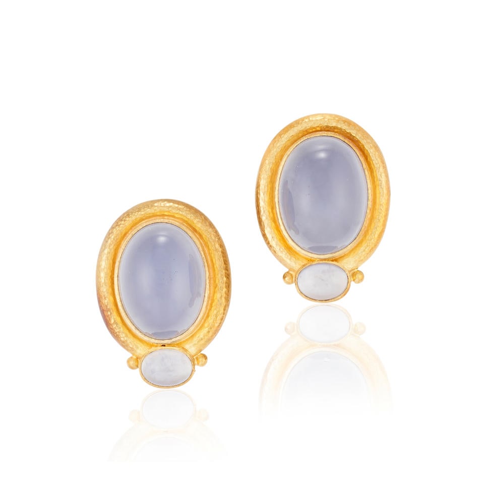 ELIZABETH LOCKE: A PAIR OF 18K GOLD AND BLUE CHALCEDONY EARRINGS (1 of 4)
