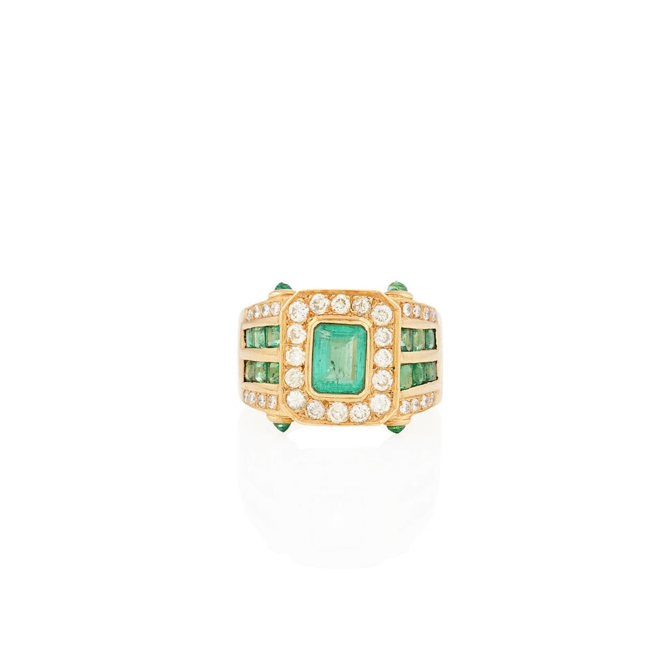 AN 18K GOLD, EMERALD, AND DIAMOND RING (1 of 4)