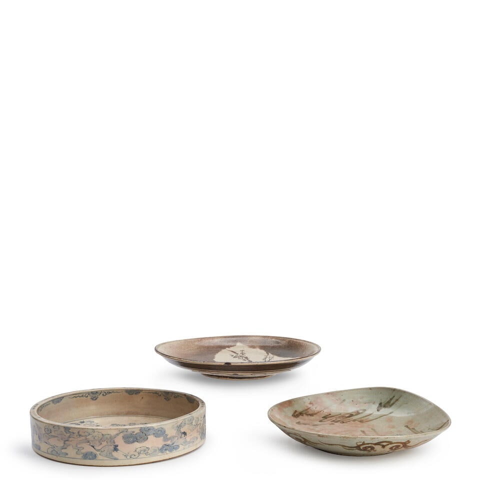 TWO LARGE DISHES AND A STRAIGHT-SIDE DEEP DISH Taisho (1912-1926) or Showa (1926-1989) era, 20th...