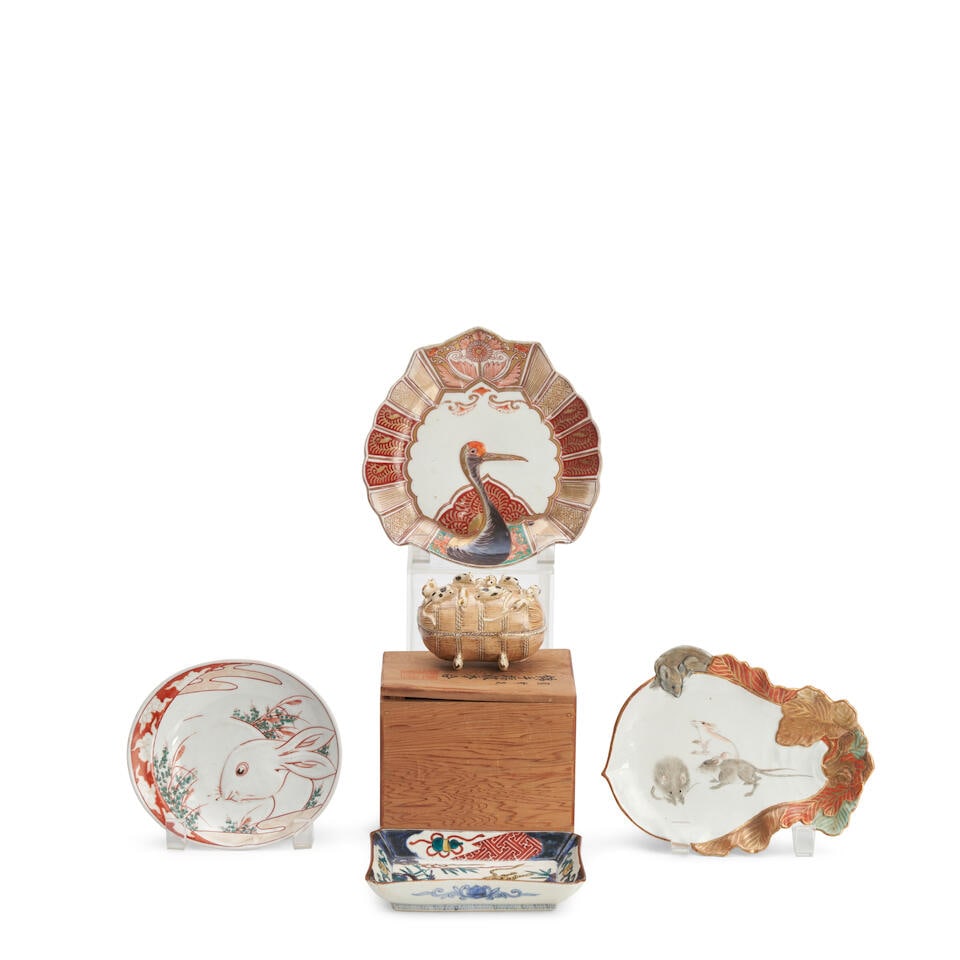 FOUR PORCELAIN DISHES AND A PORCELAIN KŌGŌ (INCENSE CONTAINER) Edo period (1615-1868) ...