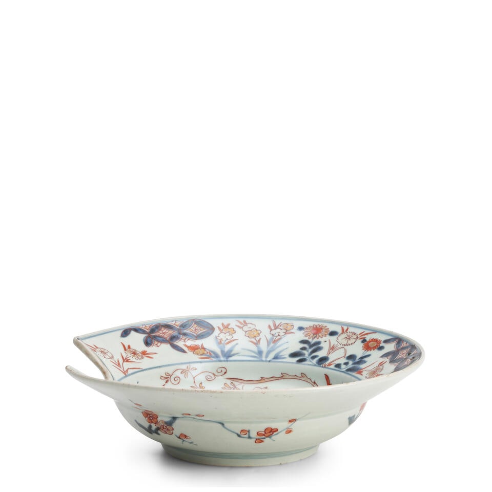 AN IMARI BARBER'S BOWL Edo period (1615-1868), late 17th century,