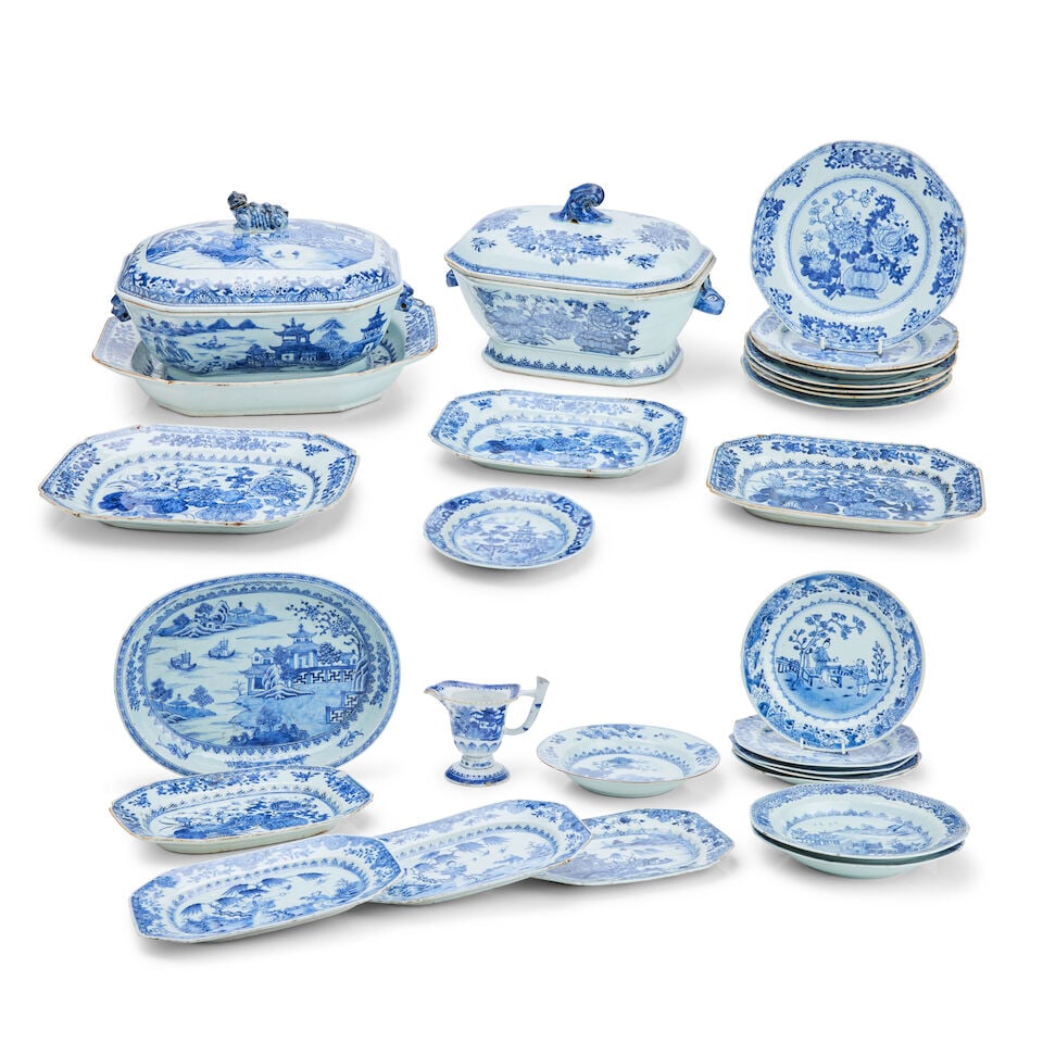 A collection of Chinese export blue and white part dinner wares Qianlong (1 of 1)