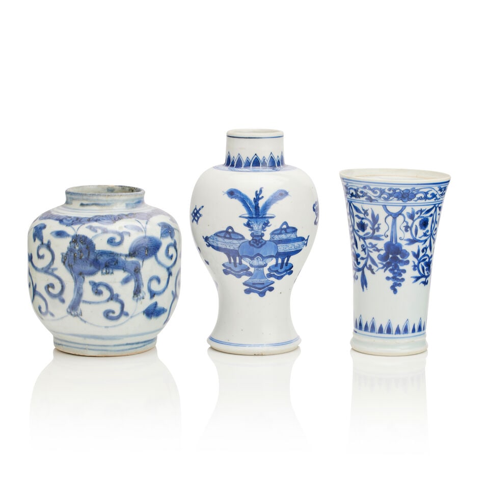 A blue and white baluster vase Kangxi (3)
