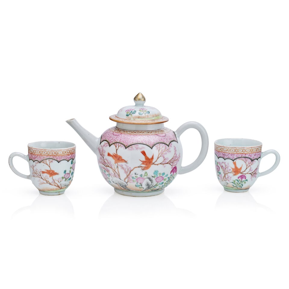 A Chinese export famille rose tea pot and cover Qianlong (3)