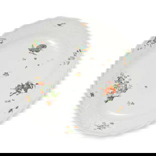 Grande assiette creuse en porcelaine de Meissen à décor «qilin», vers 1735 A...: Grande assiette creuse en porcelaine de Meissen à décor «qilin», vers 1735 A large Meissen 'qilin' decorated deep dish, circa 1735 Decorated with a phoenix descending upon a