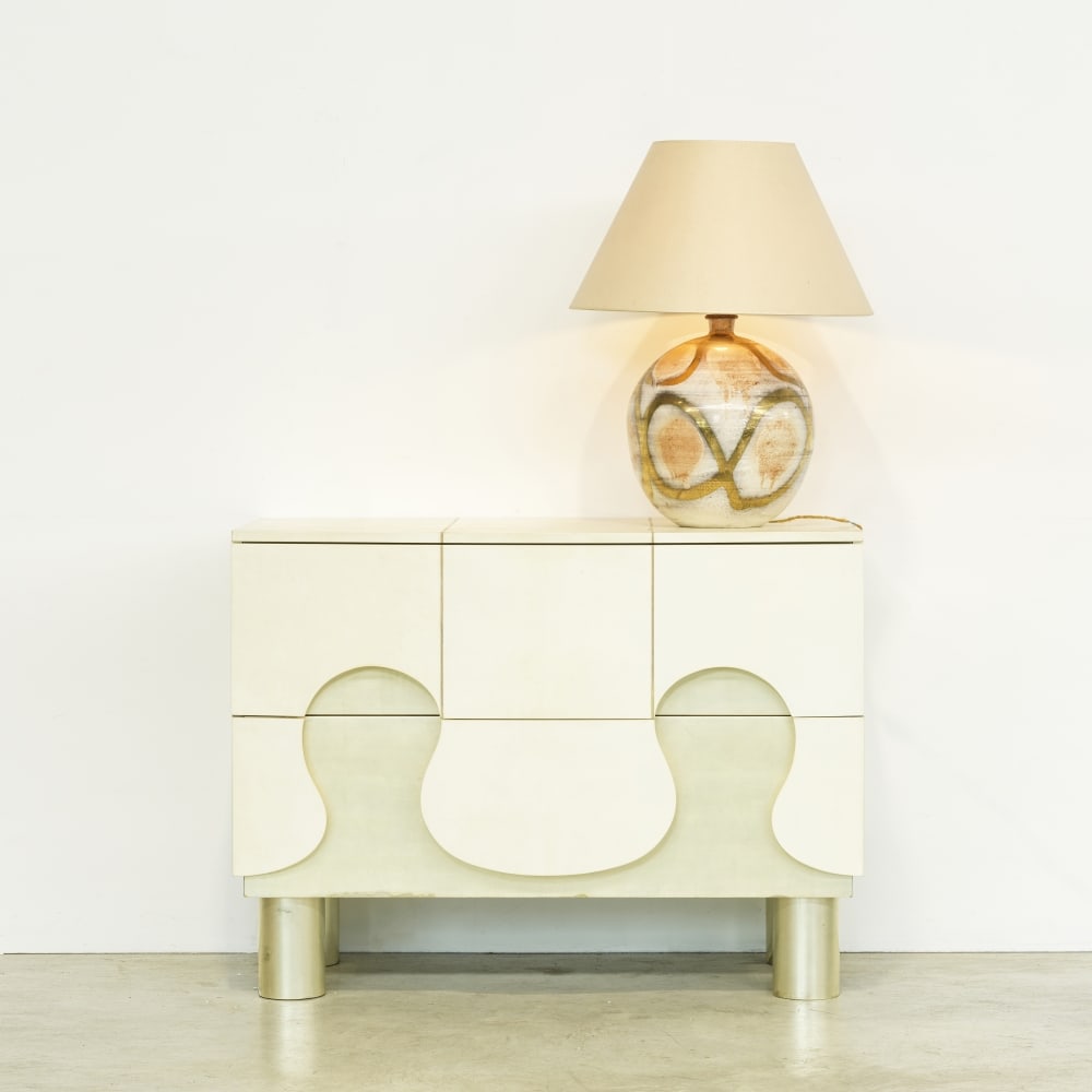 JEAN BESNARD (1889-1958) Importante lampe: JEAN BESNARD (1889-1958) Importante lampe Circa 1930 Signée 'Jean Besnard' et numérotée Céramique émaillée à réhauts d'or craquelé Sans abat-jour : H: 42 c