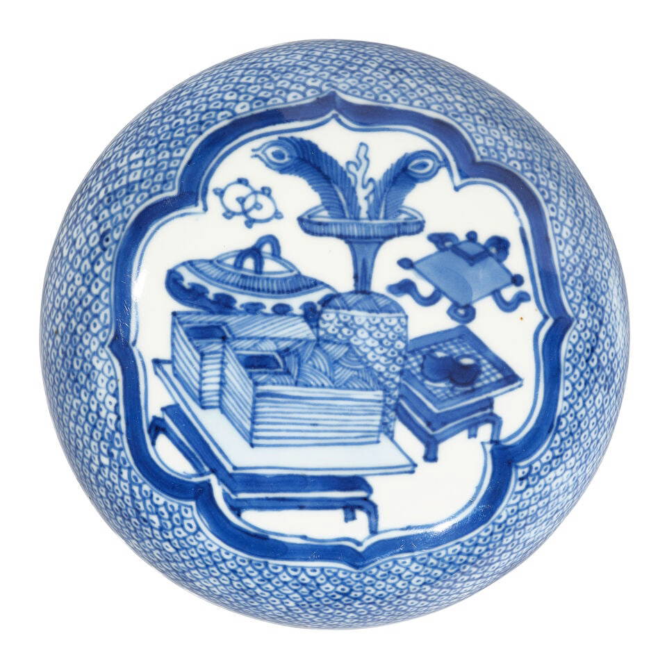 A BLUE AND WHITE 'ANTIQUITY' CIRCULAR BOX AND COVER Kangxi period
