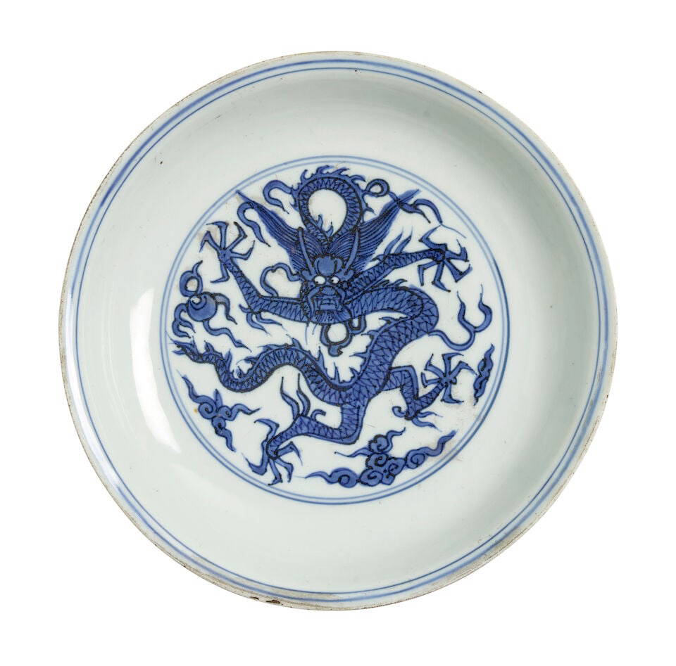 A BLUE AND WHITE 'DRAGON' DISH Wanli six-character mark and of the period