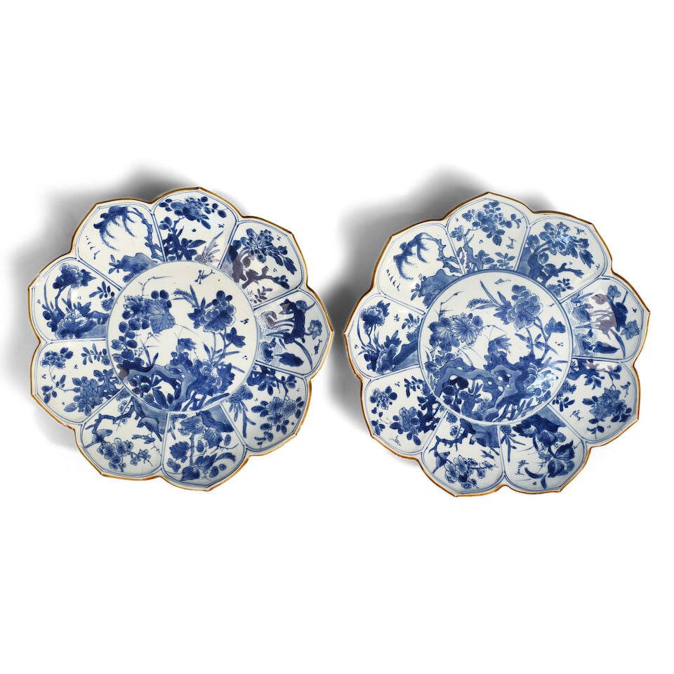 A PAIR OF BLUE AND WHITE 'FLORAL' DISHES Kangxi period (2)