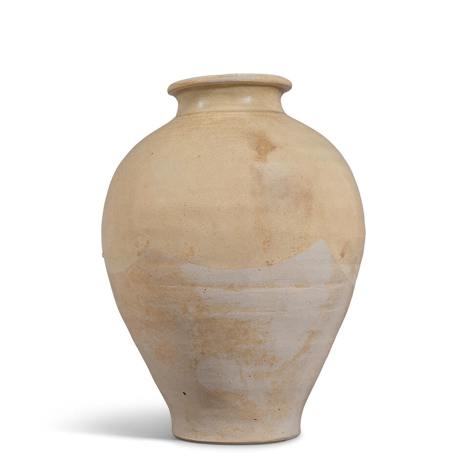 A WHITE-GLAZED JAR Tang dynasty
