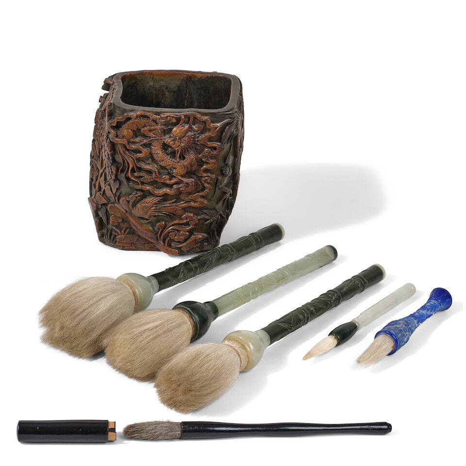 AN IRREGULAR SQUARE SOAPSTONE BRUSHPOT AND SIX BRUSHES 20th century (7)