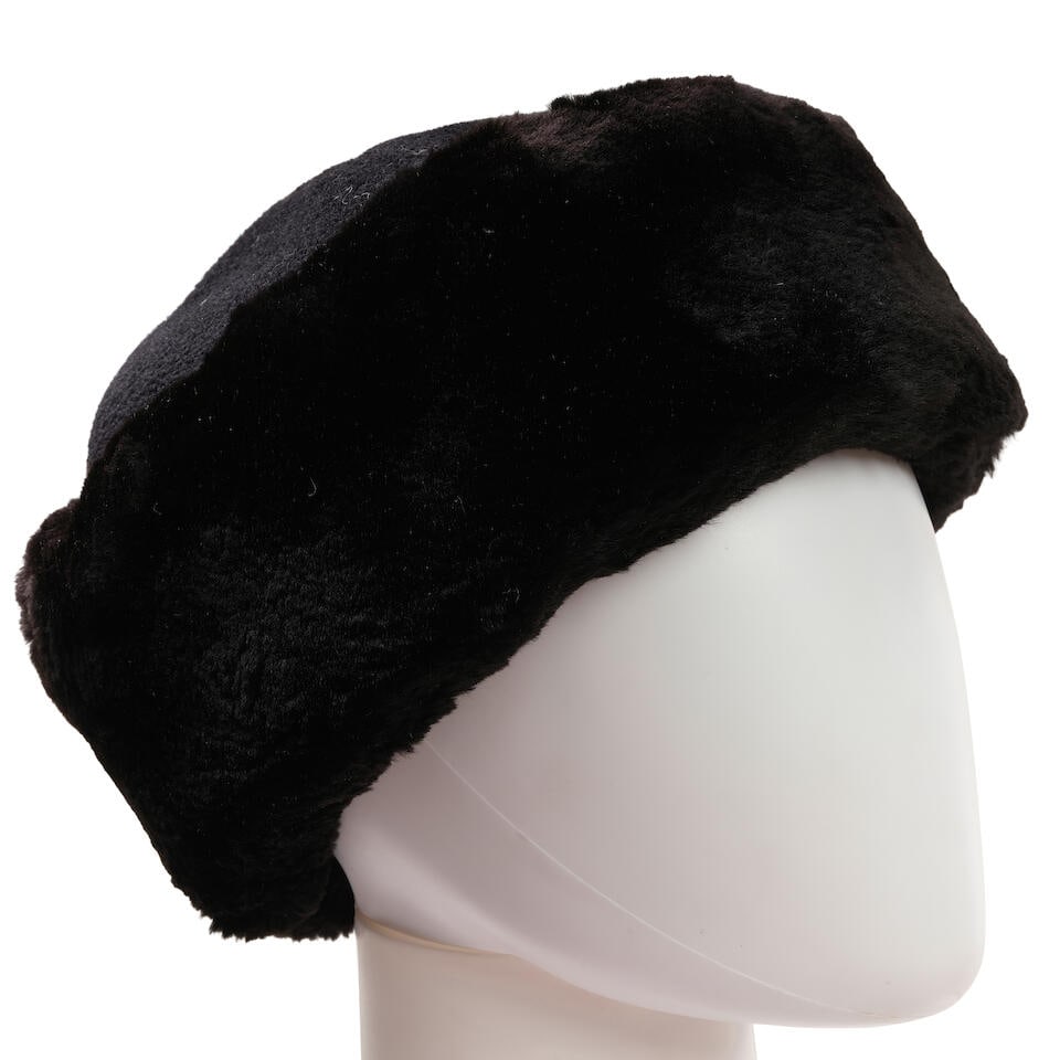 JIL SANDER: BLACK SHEARLING FUR TRIM CAP: JIL SANDER: BLACK SHEARLING FUR TRIM CAP • Black Wool and Shearling Trim • One Size Footnotes: OVERALL CONDITION: Excellent | No visible flaws. The Condition Report represents Bonhams' rea
