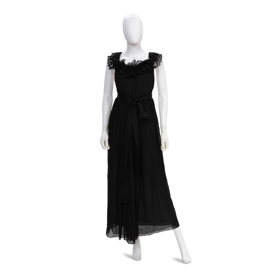 GALANOS: LACE TRIM CHIFFON EVENING DRESS: GALANOS: LACE TRIM CHIFFON EVENING DRESS • Size Not Marked | Fits Like a Medium. Elastic Waist. OVERALL CONDITION: Very Good | Light signs of visible wear. The Condition Report represents Bonham
