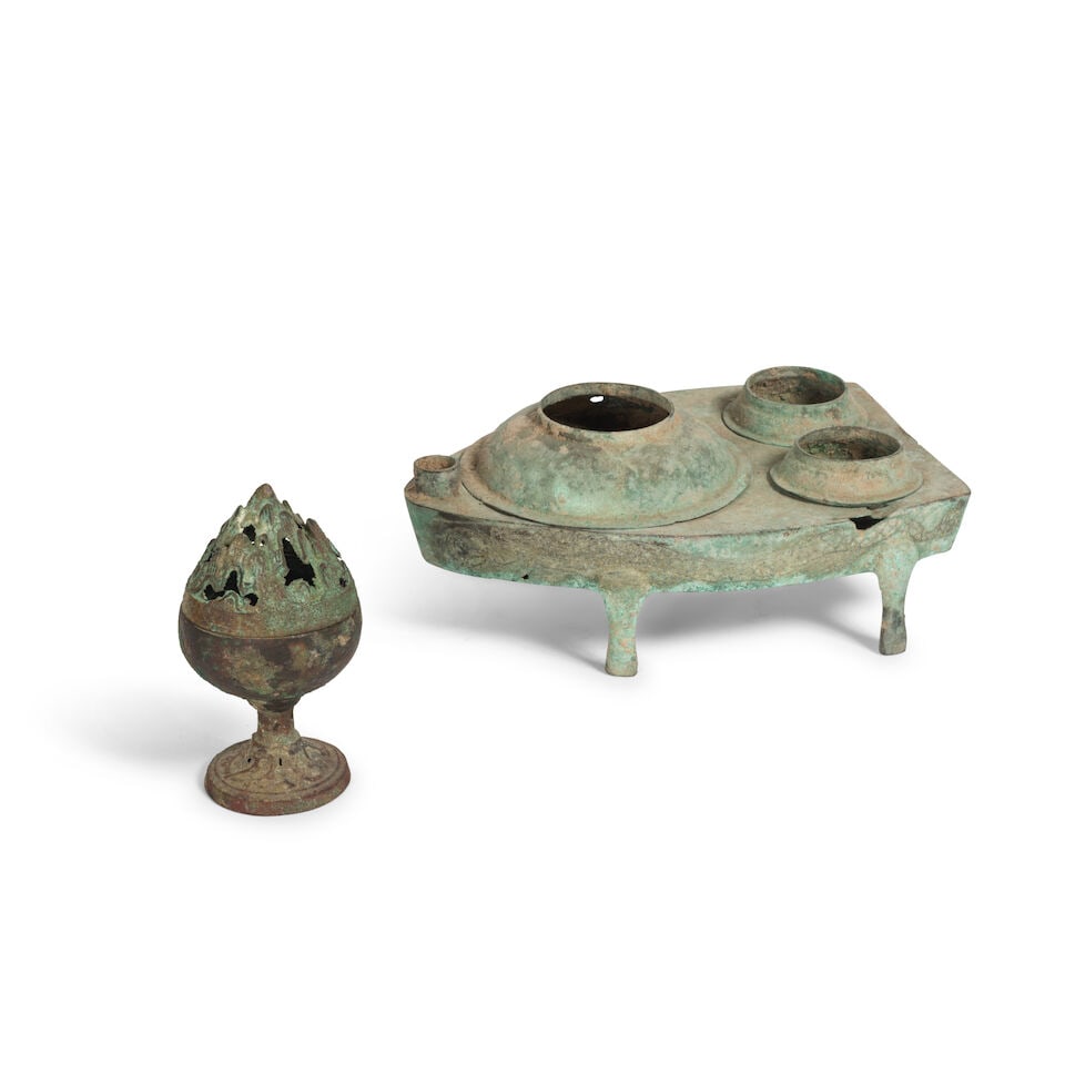 RÉCHAUD EN BRONZE ET PETIT BRÛLE-PARFUM COUVERT EN BRONZE, BOSHANLU Dynastie Han, 206 ... (1 of 3)