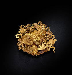 A GOLD FILIGREE 'QILIN' HAT ORNAMENT Qing Dynasty