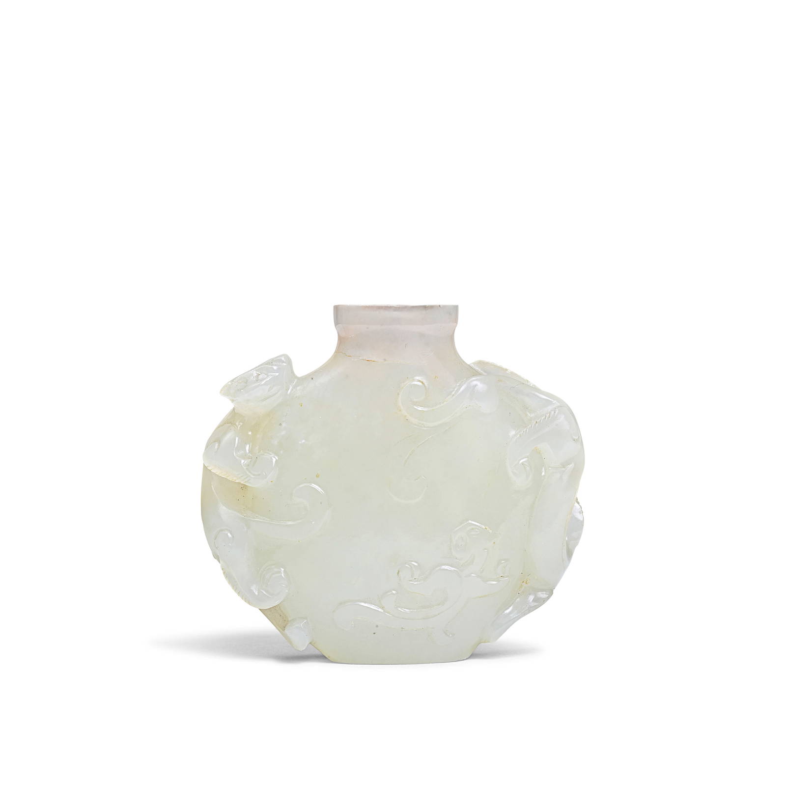 A WHITE JADE 'CHILONG' SNUFF BOTTLE 19th century (2)