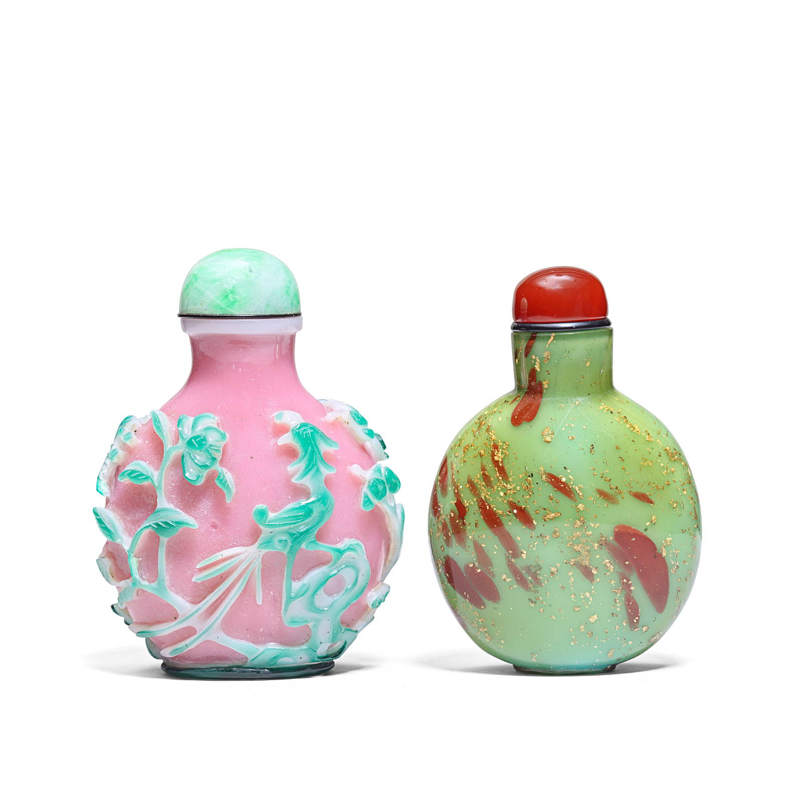 A GREEN ON PINK GLASS OVERLAY SNUFF BOTTLE AND A 'SANDWICH' GLASS SNUFF BOTTLE 19th century (4)